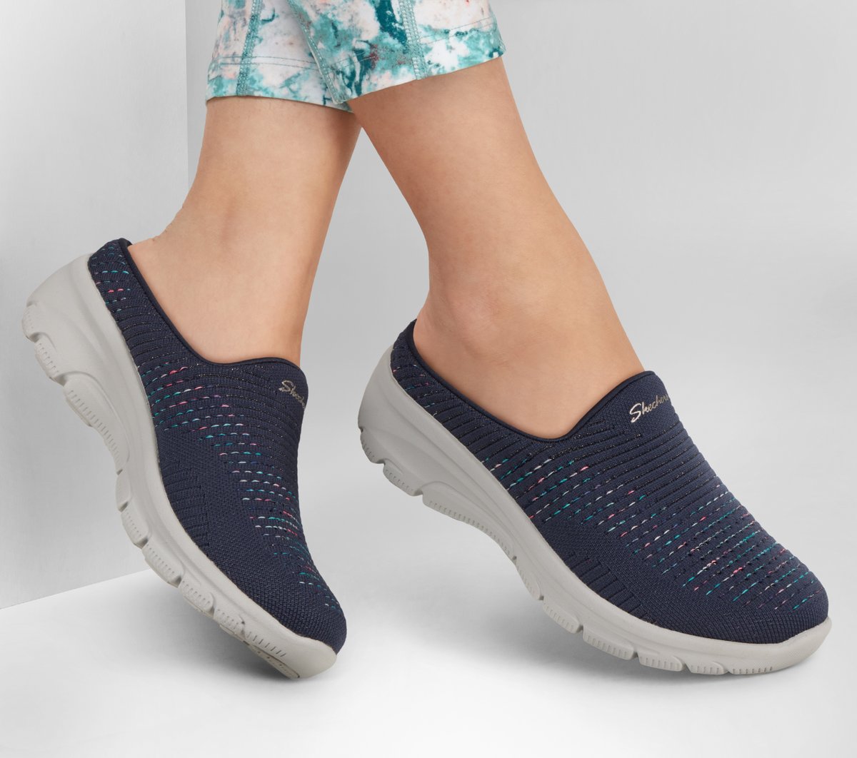 Women Relaxed Fit: Easy Going - Clear Days